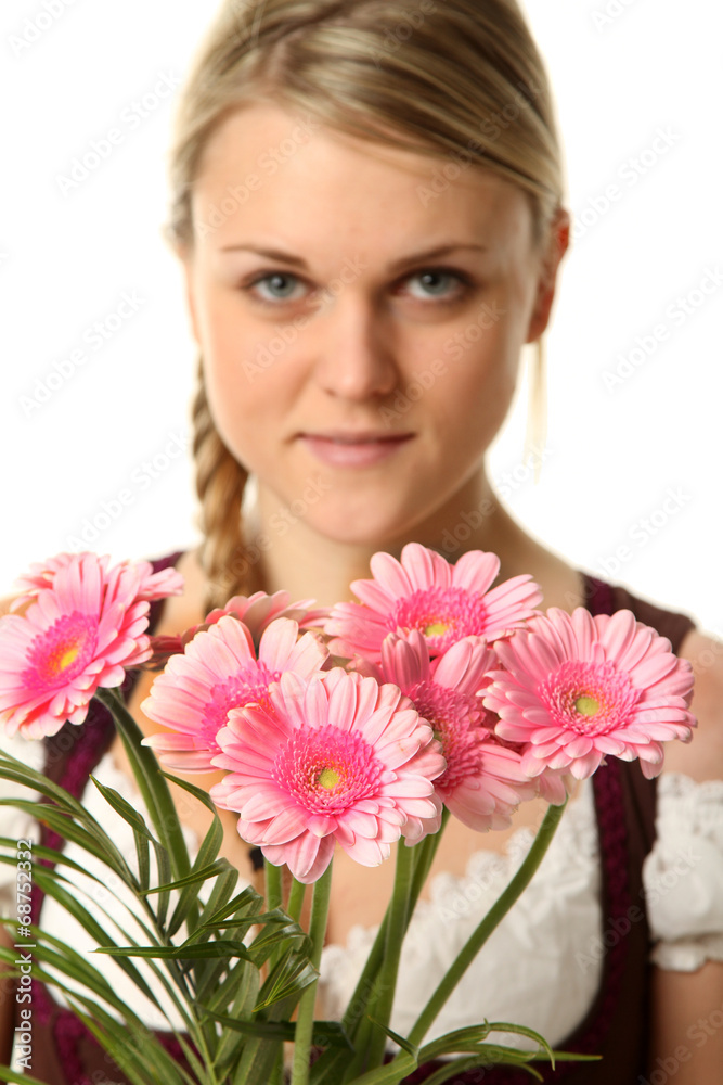 Frau im dirndl mit Blumen Frau im dirndl mit Blumen