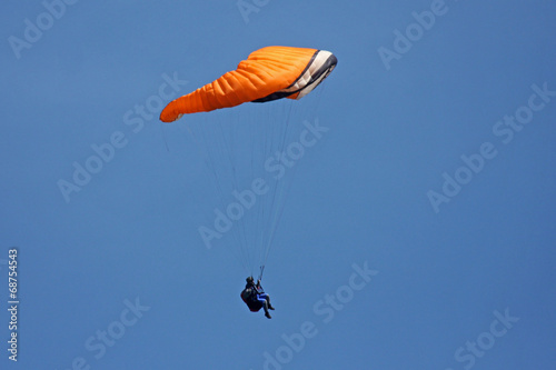 Wallpaper Mural paraglider under big ears Torontodigital.ca