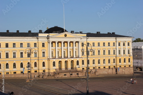 Der berühmte Senatsplatz von Helsinki mit dem Senatsgebäude