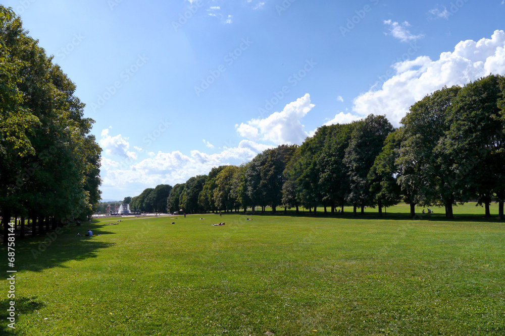 Naklejka premium sunny green park in oslo, norway