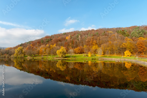 Fototapeta Naklejka Na Ścianę i Meble -  Silzer See im Herbst