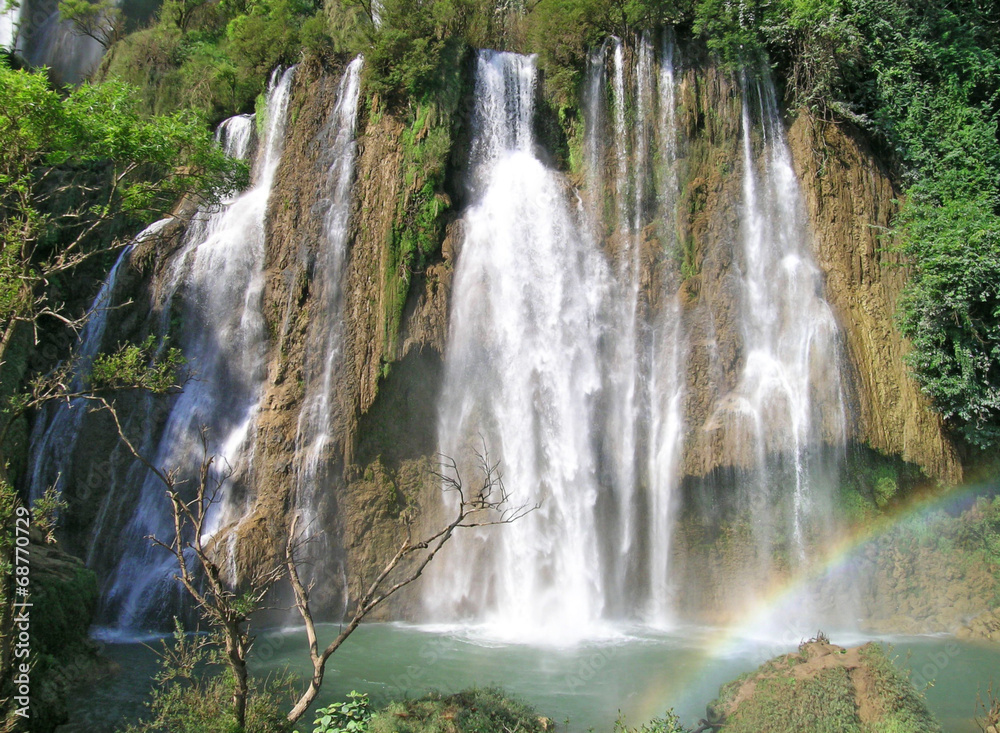 Fototapeta premium Beautiful Waterfall