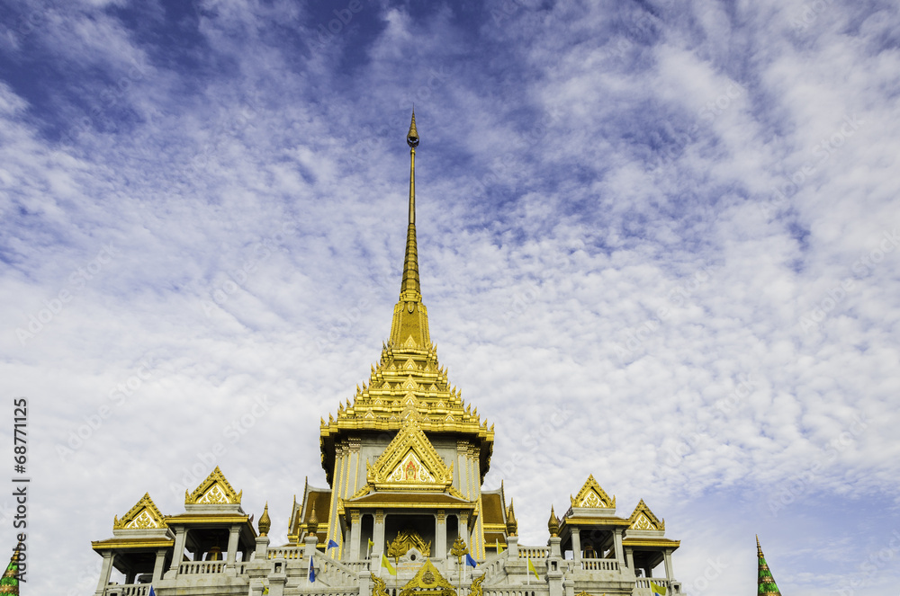 Fototapeta premium Wat Trimit, Bangkok, Thailand. Famous for its gigantic