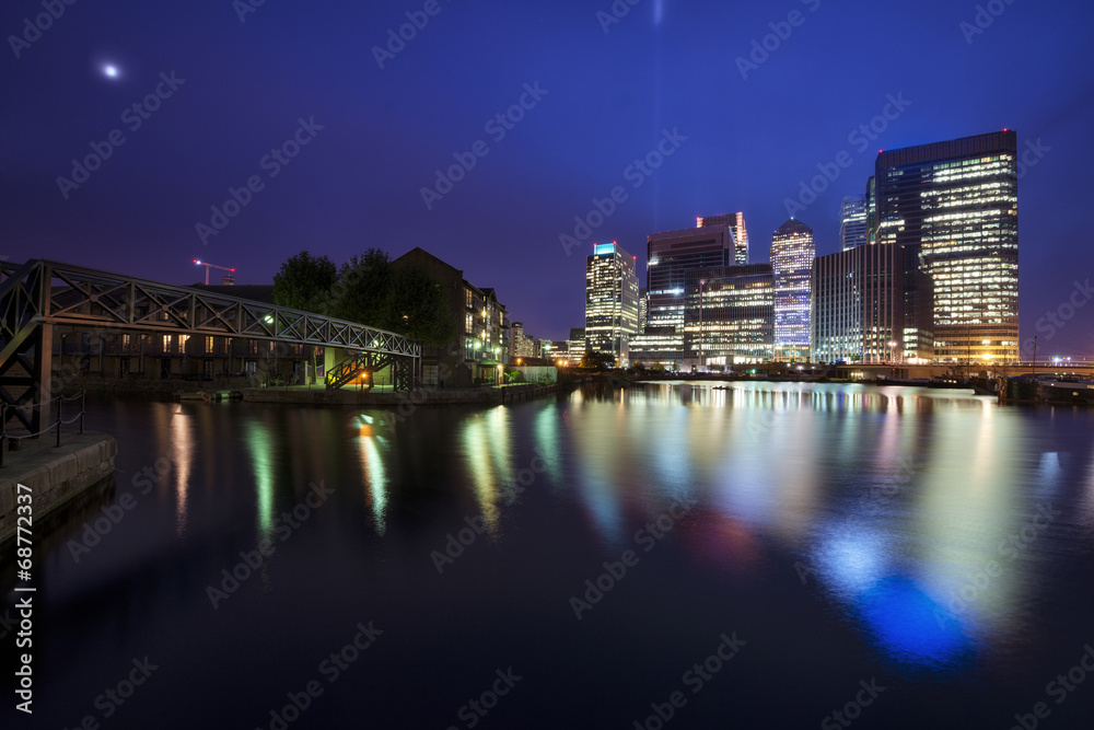 Fototapeta premium Moon over london