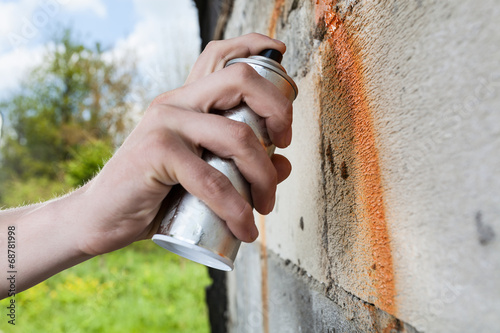 Billede på lærred Hand holding graffiti spray