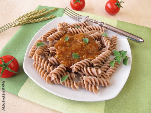 Vollkorn-Nudeln mit Grünkern Bolognese