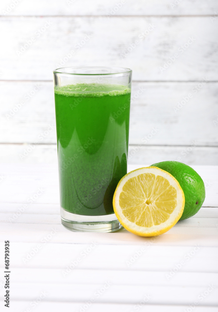 Lime juice and halves of lime and lemon Lime juice and halves of lime and lemon
