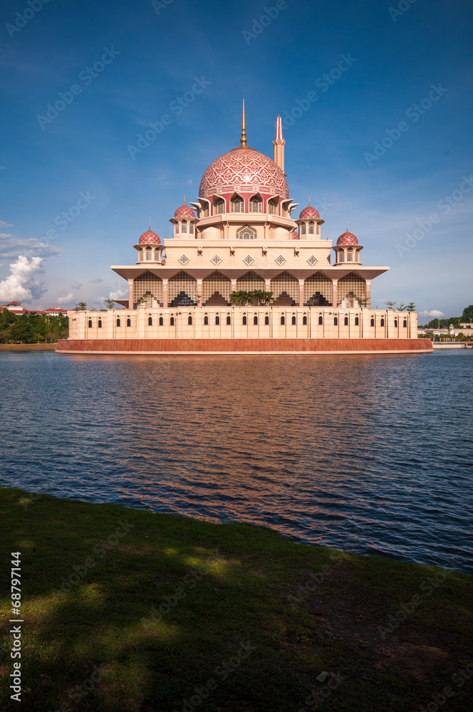 Obraz premium Putra Mosque in Putrajaya, Malaysia
