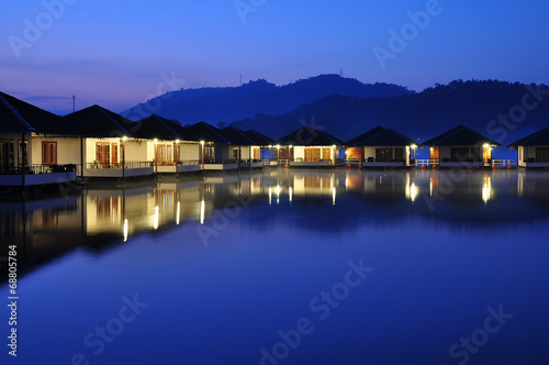 Resort between lake and mountain © 30gorkor