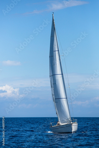 Yachting, sailing regatta. Luxury yachts. © De Visu