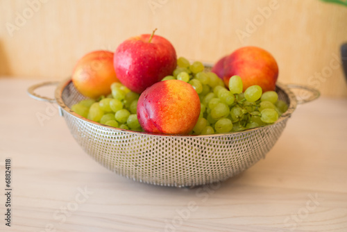 Fototapeta Naklejka Na Ścianę i Meble -  Fruits in the bown on table