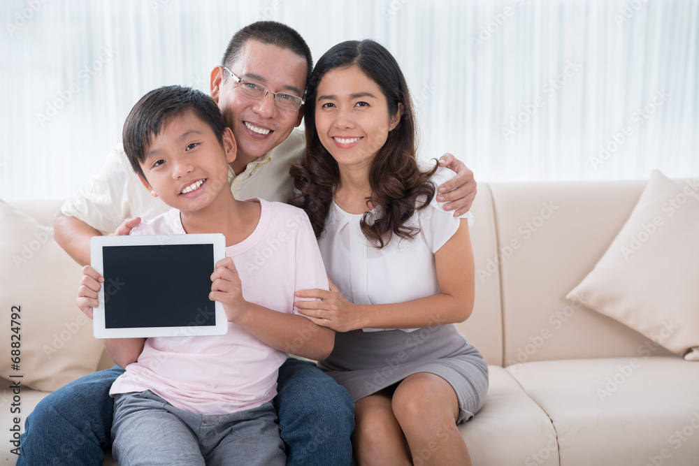 Fototapeta premium Family with digital tablet