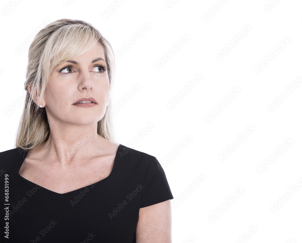 Fototapeta premium Gesicht: Ältere blonde Frau mit nachdenklichem Blick