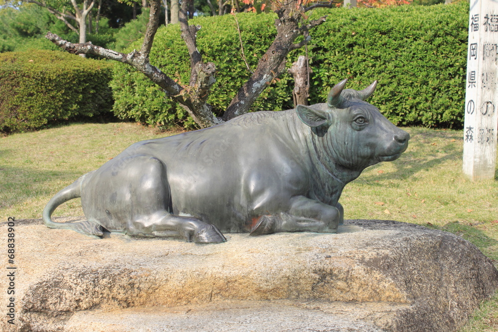 Naklejka premium 牛の像