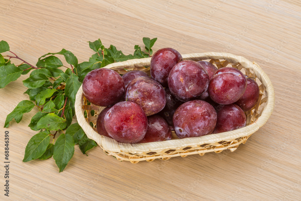 Fresh plums Fresh plums