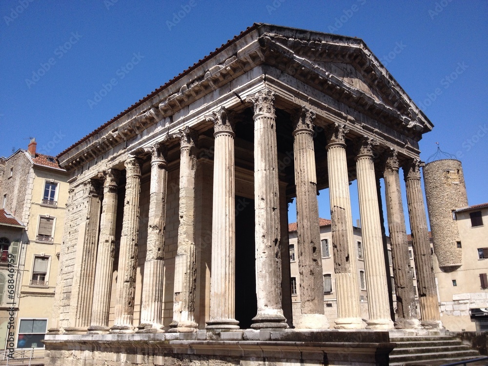 Fototapeta premium Vienna, il tempio di Augusto - Francia