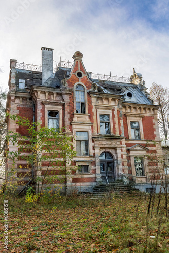 Destroyed, abandoned building