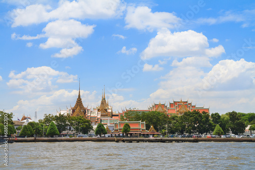 Wat Phra Kaew and Grand Palace alongside Chao Phraya river