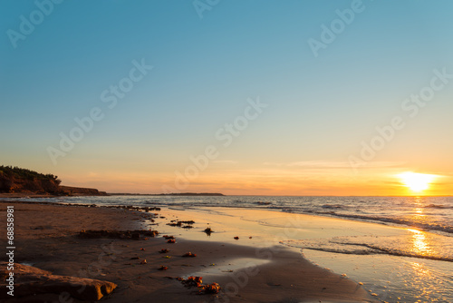 Fototapeta Naklejka Na Ścianę i Meble -  Ocean beach at the sunset
