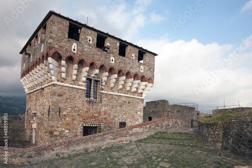 Foto Fortress on the hill of Sarzanello, Sarzana, Italy