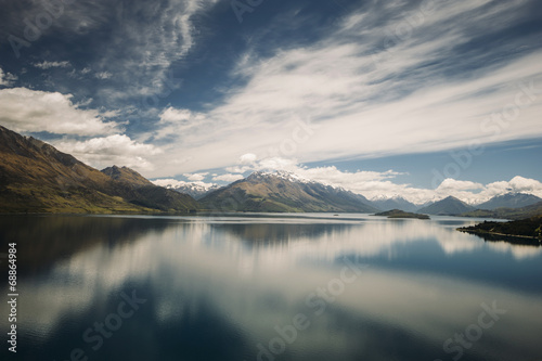 Fototapeta Naklejka Na Ścianę i Meble -  Reflection of the mountain range on Lake Wakatipu, New Zealand