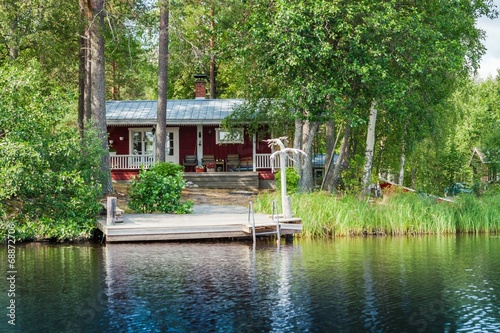 Fototapeta Naklejka Na Ścianę i Meble -  Old Finnish summer cottage at a lake