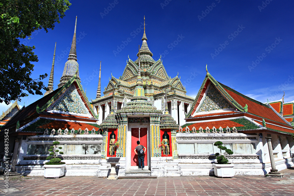 Wat Phra Chetuphon Vimolmangklararm in Bangkok, thailand.