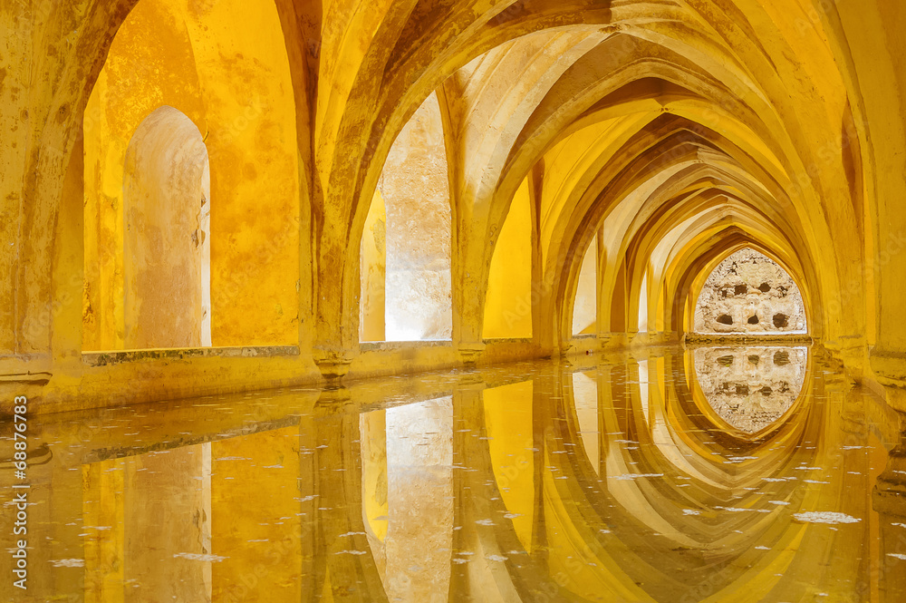 Fototapeta premium Bath in Alcazar palace sevilla