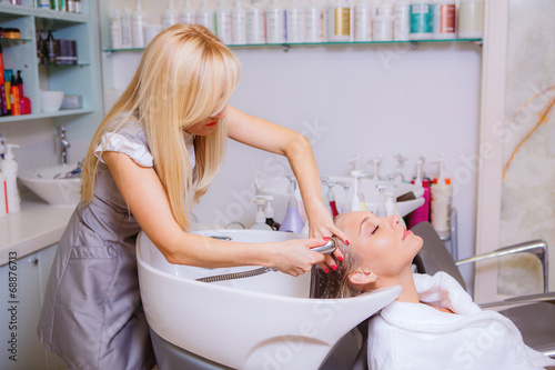 Hairdresser washes head girl