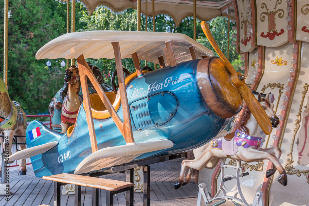 carousel airplane