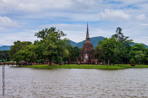 Wat Sa Si temple ruin in Sukhothai Historical Park, Thailand © Matyas Rehak