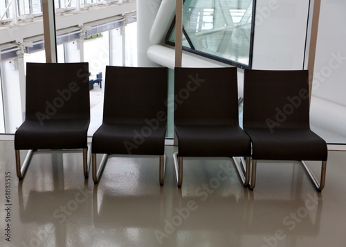 quatre chaises noires