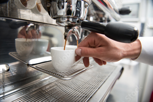 Barista and coffee machine