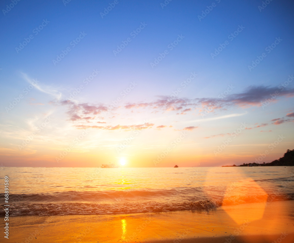 Obraz premium Beautiful sea beach sunset.