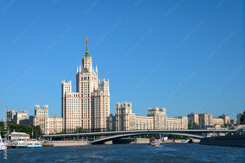 Obraz premium Kotelnicheskaya Embankment Building
