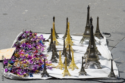 tour eiffel, vente à la sauvette