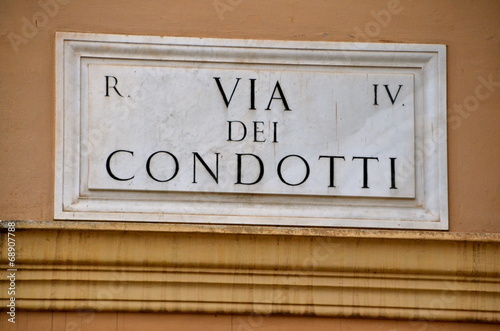 Fototapeta Naklejka Na Ścianę i Meble -  Street plate of the famous Via dei Condotti in Rome, Italy