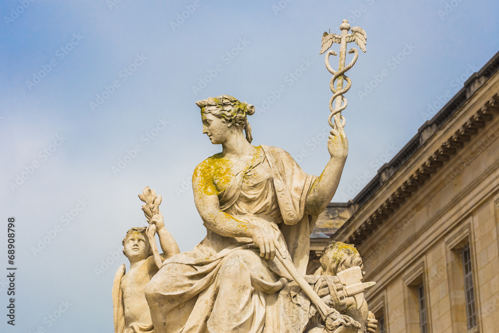 Obraz premium Sculpture at Versailles Palace in Paris, France