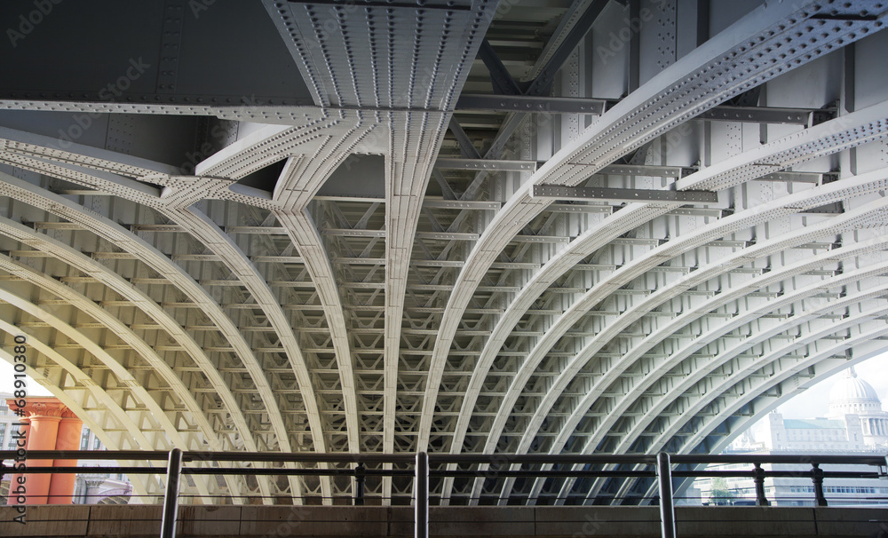 Fototapeta premium London, bridge over the river Thames