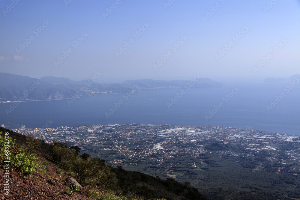 Blick vom Vesuv auf die Stadt und die Bucht Neapel