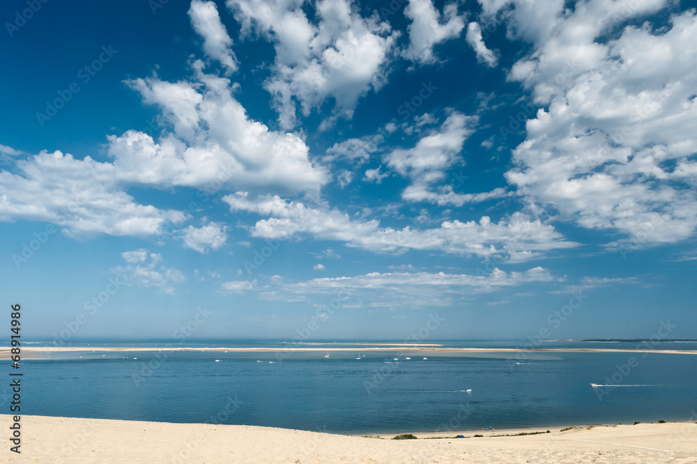 plage, soleil , nuages, ciel bleu plage, soleil , nuages, ciel bleu