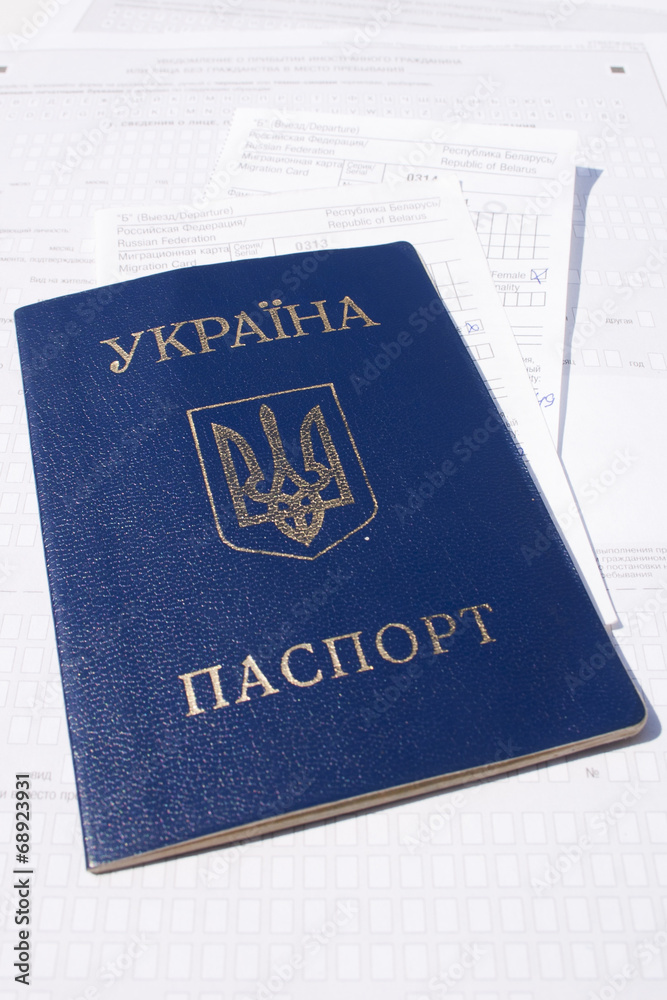 Паспорт украины на фоне документов иммигранта Паспорт украины на фоне документов иммигранта