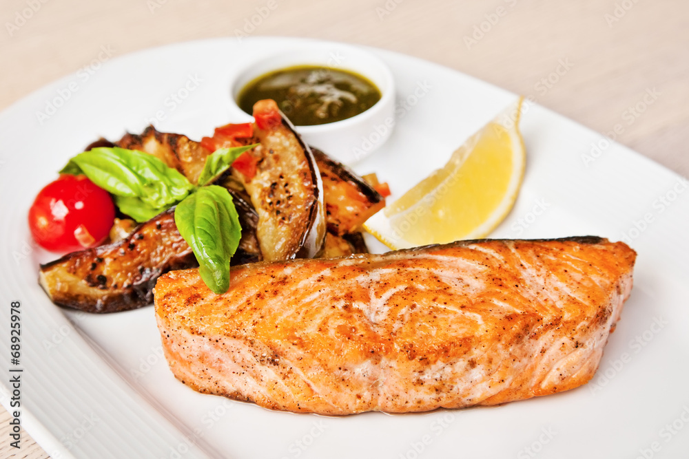 Salmon fillet with eggplants