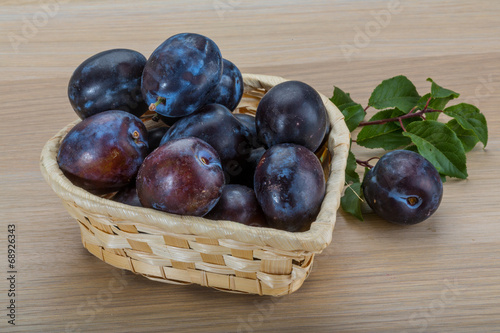 Wallpaper Mural Fresh plums Torontodigital.ca