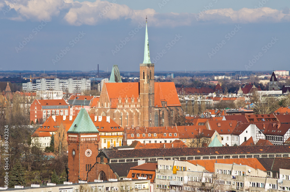 Obraz premium Wroclaws cityscape with churches on Tum Island, Poland
