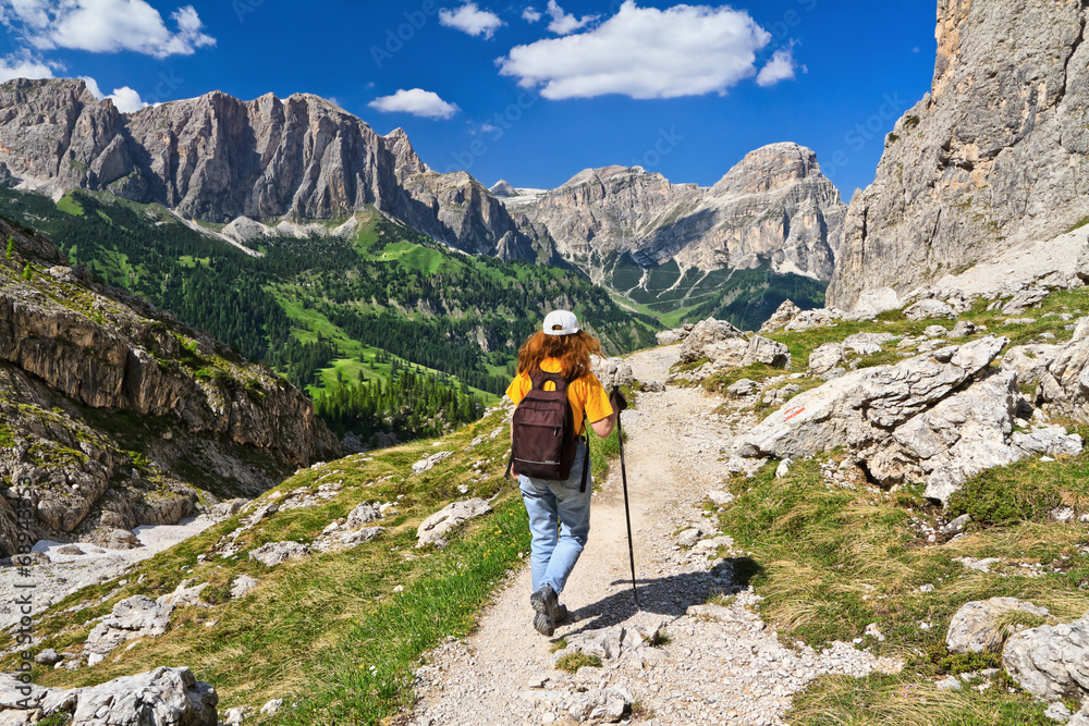 Dolomiti - hiker in Badia Valley