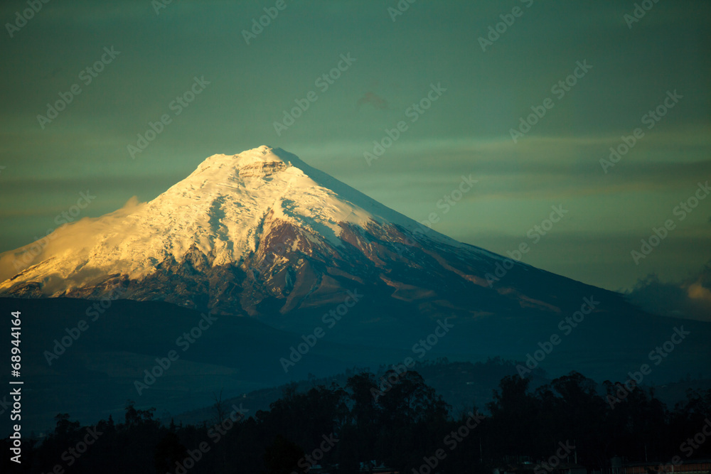 Fototapeta premium cotopaxi volcano