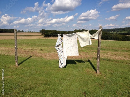 Linge pendu pour secher au soleil et au vent photo