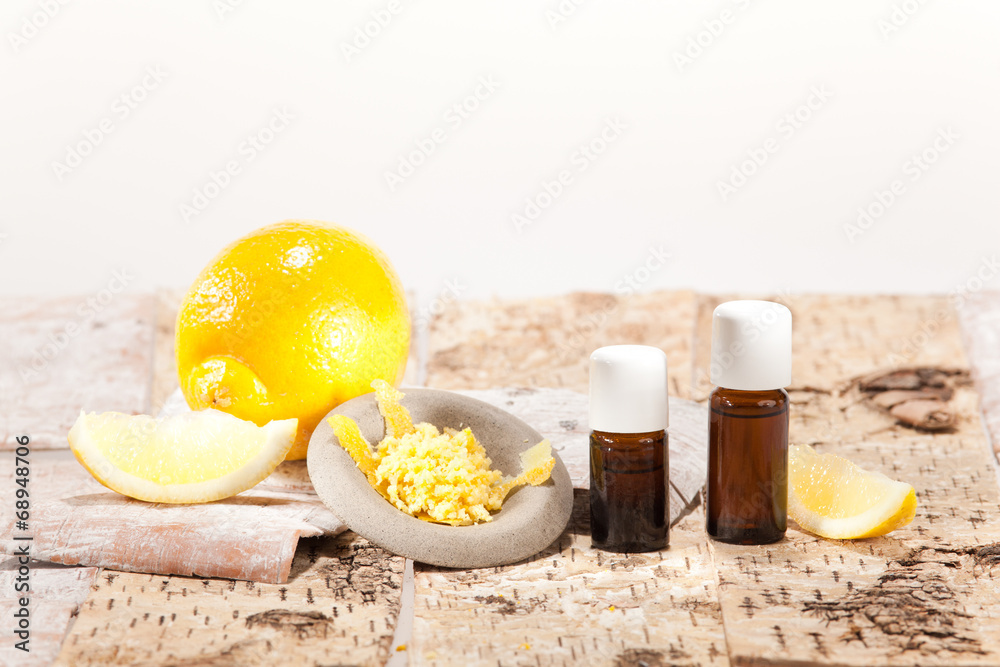 Ätherische Öle aus Früchten, Zitrone Ätherische Öle aus Früchten, Zitrone