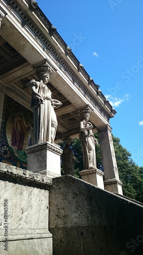 Tempelfiguren Friedensengel München photo